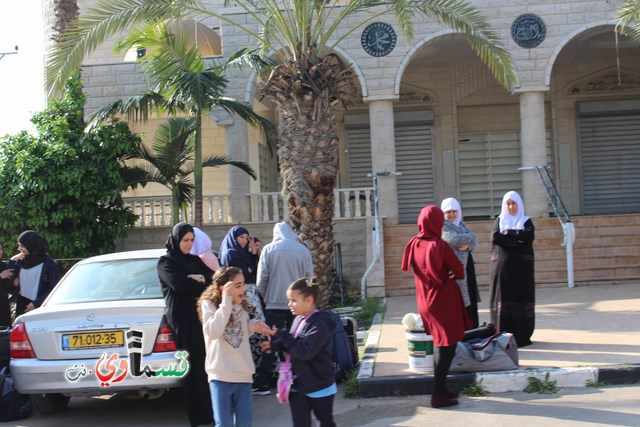  كفرقاسم : 3 حافلات من معتمري عطلة الربيع الفوج الثاني   يغادرون البلدة باتجاه الديار الحجازية والمئات في وداعهم 